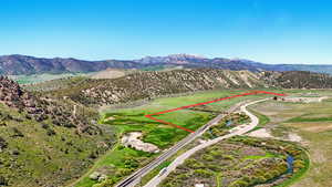 Aerial view of property's location featuring property boundaries highlighted and mountains
