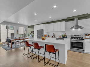 Lots of kitchen storage space