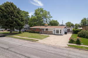 Ranch-style home with driveway