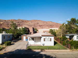 Photo 3 of 476  CLIFFVIEW DR