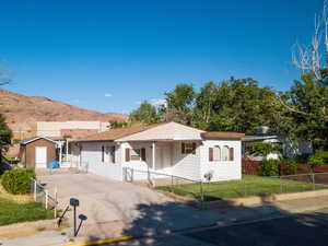 Photo 2 of 476  CLIFFVIEW DR