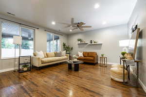 Photo 2 of 991 N ELIZABETH DR