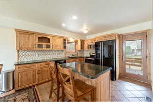Kitchen with stainless steel appliances, a sink, plenty of natural light, decorative backsplash, and recessed lighting