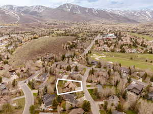 View of property location featuring a mountain backdrop, nearby suburban area, and property boundaries highlighted