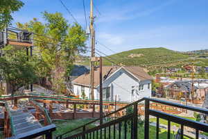 Balcony featuring a mountain view