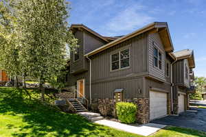 Fabulous end unit at Canyon Crossing!