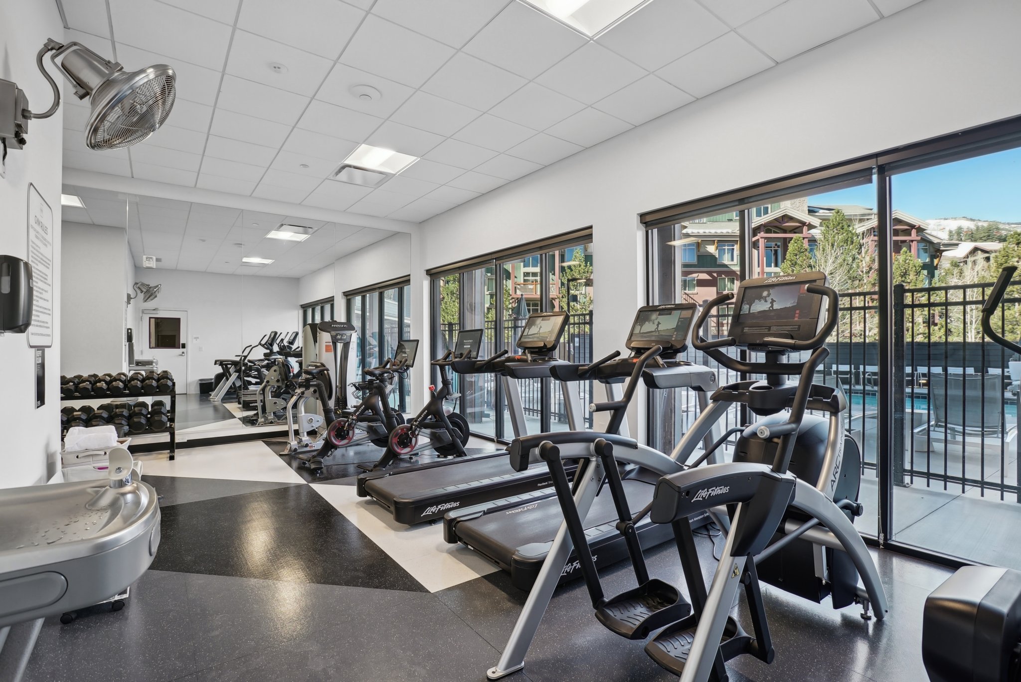 Gym featuring a drop ceiling