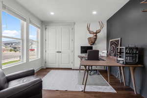 Man floor office space featuring recessed lighting and large closet.