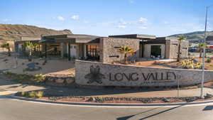 Community / neighborhood sign featuring a mountain view