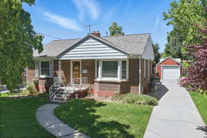 Photo 4 of 2243 E RAMONA AVE