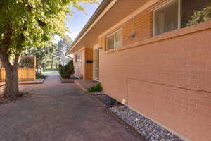 Photo 2 of 4530 S PARK HILL DR