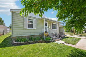 Photo 4 of 1223 E OAK ST