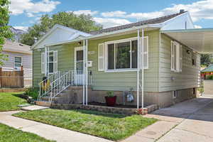 Photo 1 of 1223 E OAK ST