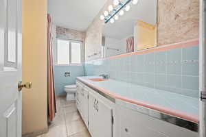 Main floor bath view 1