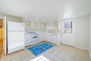 Potential ADU Kitchen and Family area with separate entrance