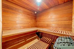 Master Bedroom relaxing sauna / steam room