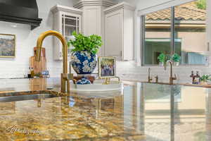 Bar with backsplash