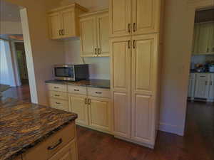 Photo 21 of 2307  MAPLE LEAF DR