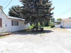 Parking area, garage in back