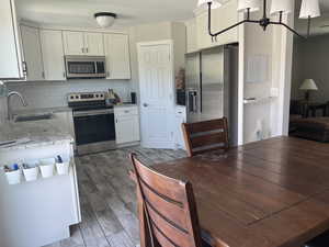 Eat-in kitchen.
