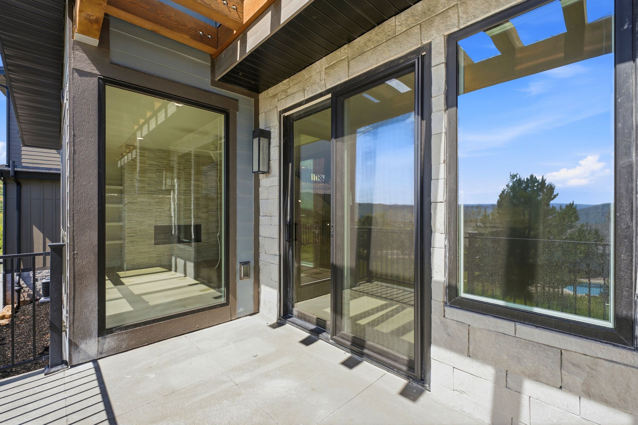 Outdoor balcony featuring a concrete surface and black metal railings