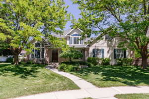 View of front facade with a front yard