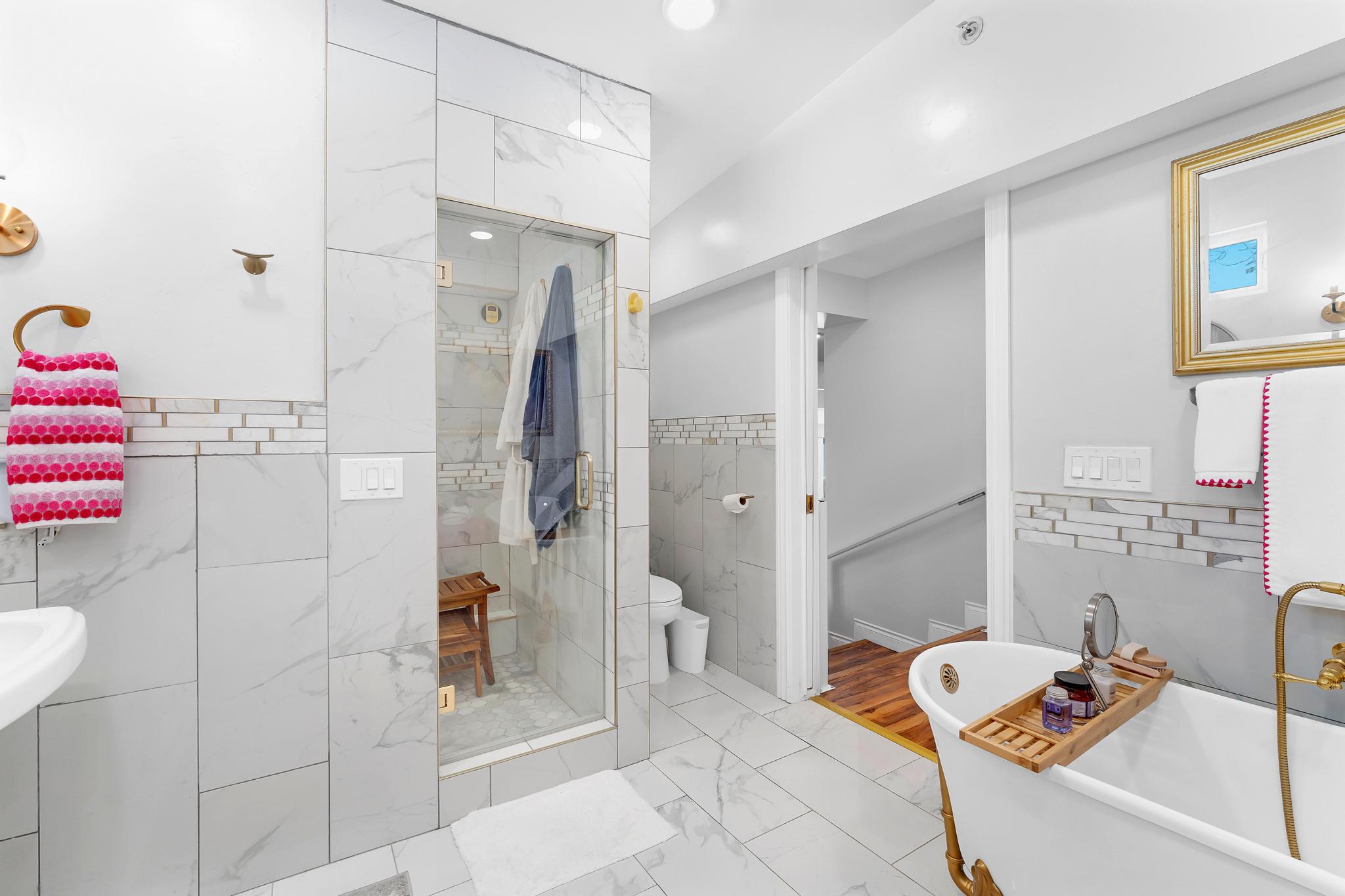 Owner's luxury apartment full bathroom