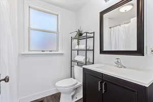 Fully updated bathroom w/ new tub/shower, toilet and vanity