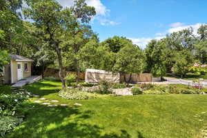 View of yard with an outbuilding