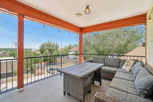 Balcony featuring outdoor lounge area and views to Antelope Island and beyond