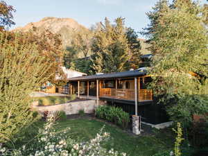 View of front facade with a mountain view and a front yard
