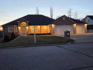 Photo 3 of 362 S GLEN CIR