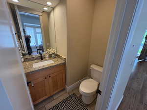 Guest bath off great room