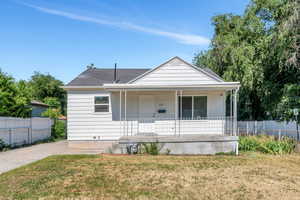 View of front of house featuring a porch