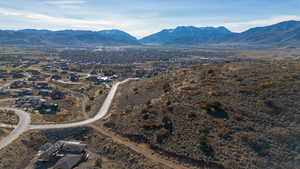 Aerial view of property's location featuring a mountainous background