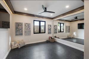 Exercise room featuring ceiling fan, plenty of natural light, baseboards, and recessed lighting