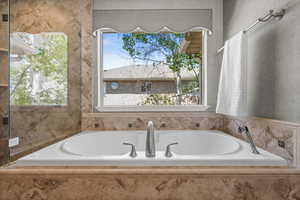 Owners Suite full bath with jetted tub.