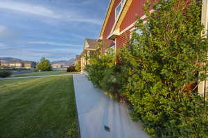 View of grassy yard with a residential view