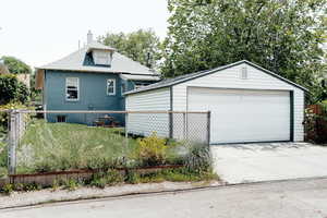 Photo 19 of 336 S DOUGLAS ST