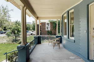 Photo 3 of 336 S DOUGLAS ST
