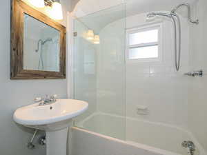 Full bathroom featuring tiled shower / bath combo