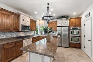 Photo 5 of 521 W WESTERN DR