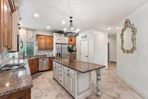 Photo 6 of 521 W WESTERN DR