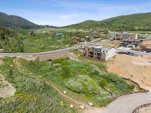 Aerial view of property's location with mountains