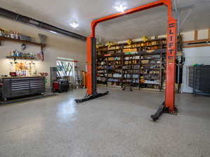 Detached Garage/Shop