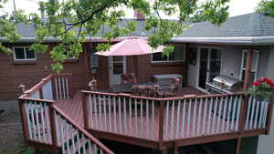 So Inviting and Quiet! Imagine yourself enjoying Meals with your Family here! Or a BBQ with friends!