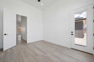 Unfurnished room featuring ceiling fan, light wood finished floors, baseboards, and recessed lighting