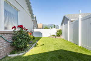 View of yard featuring a mountain view