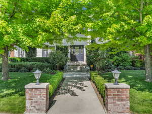 Surrounding community with a yard