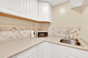 Light space and neutral decor (microwave included)